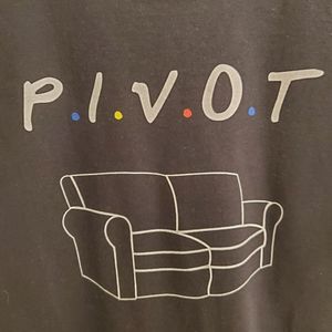 Women's Friends Pivot t-shirt size Medium